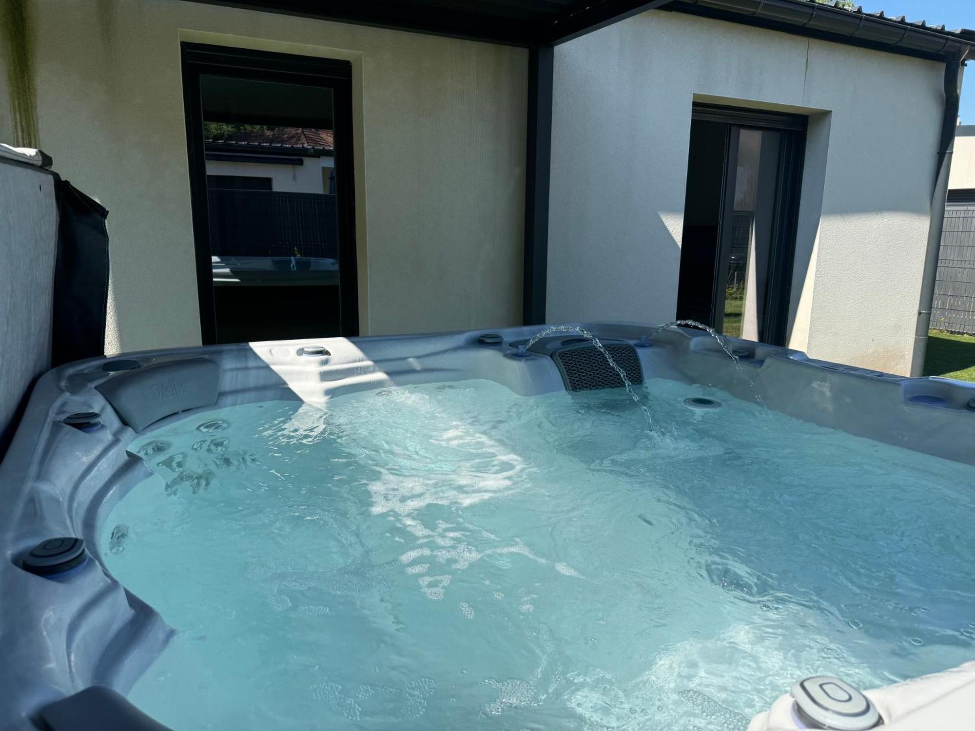 Maison Avec Jacuzzi Et Sauna 埃皮纳勒 外观 照片