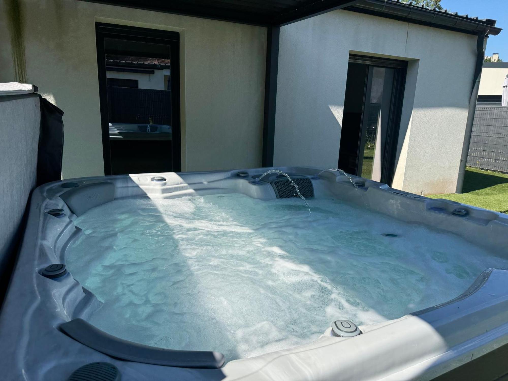 Maison Avec Jacuzzi Et Sauna 埃皮纳勒 外观 照片