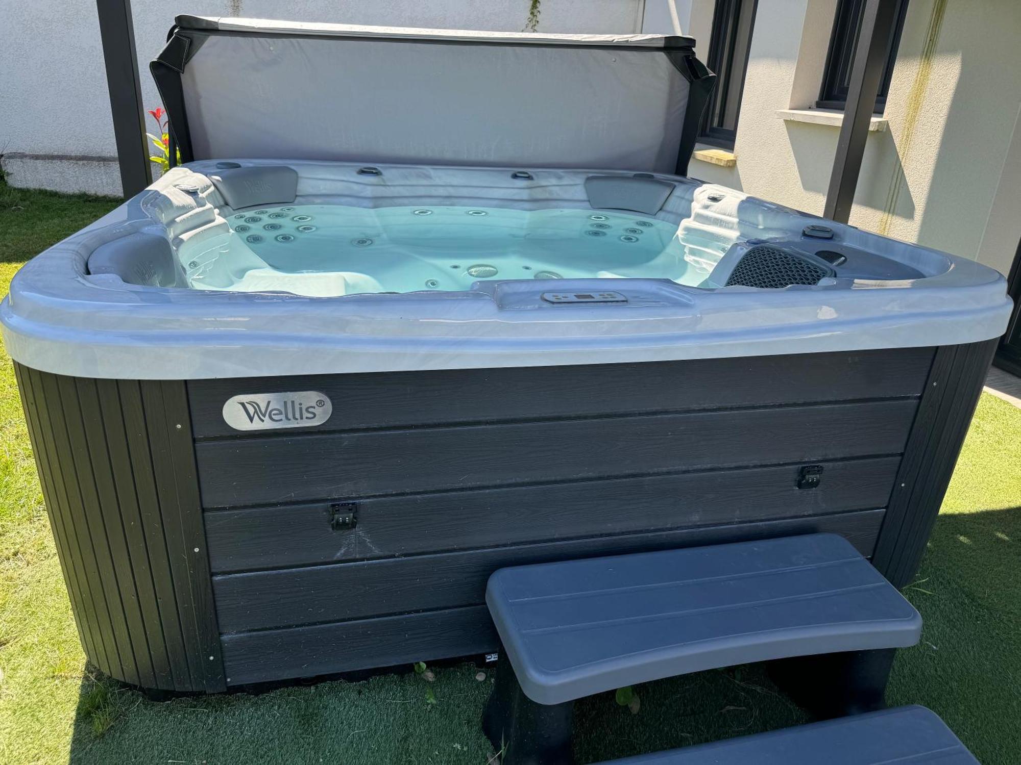 Maison Avec Jacuzzi Et Sauna 埃皮纳勒 外观 照片